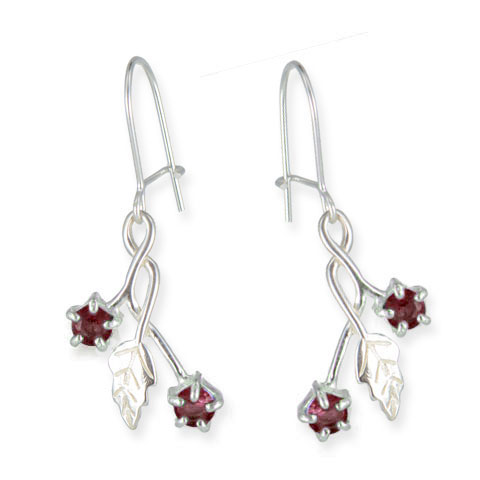 Délicate - boucles d’oreilles argent 925ème et grenat Délicate - boucles d’oreilles argent 925ème et grenat