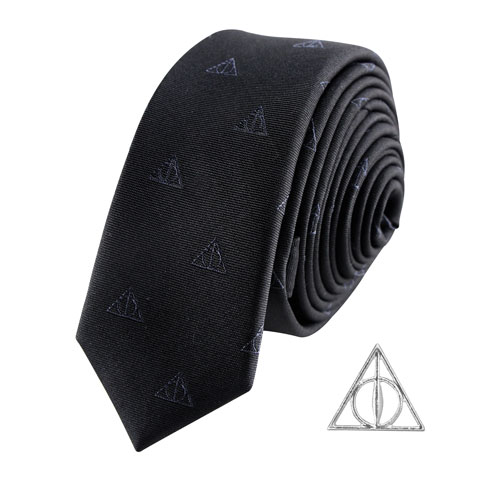 Cravate Deluxe Les Reliques de la Mort avec pin’s - Harry Potter Cravate Deluxe Les Reliques de la Mort avec pin’s - Harry Potter