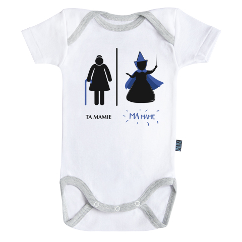 Ma super famille - Ma Mamie la bonne fée - Body Bébé manches courtes - Coton - Blanc - Coutures grises Ma super famille - Ma Mamie la bonne fée - Body Bébé manches courtes - Coton - Blanc - Coutures grises